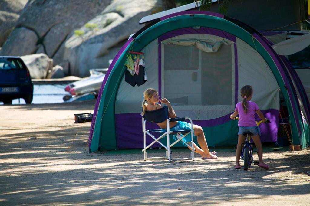Camping Baia Saraceno Hotel ปาเลา ภายนอก รูปภาพ